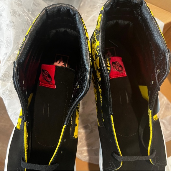 Vans House of Terror x Sk8-Hi 'The
Shining' Men’s Size 10 - Picture 8 of 9